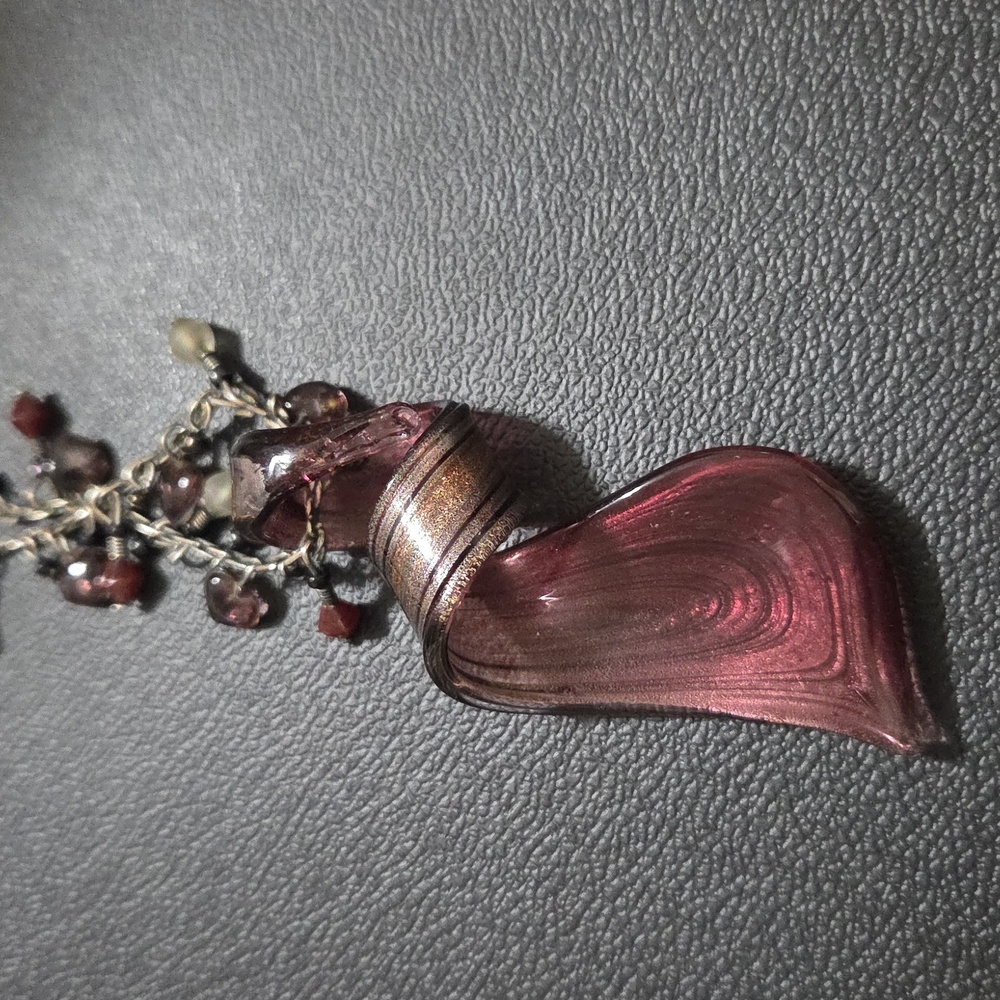 Elegant Black and Bronze/Purple Hues Necklace With Glass Pendant - Picture 2 of 12